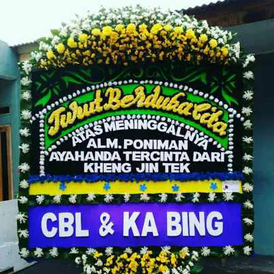 Toko Bunga di Jembatan Besi